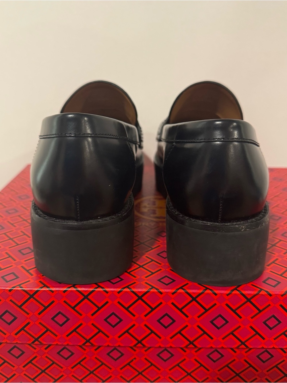 Tory Burch Mini Everly Chunky Lug Sole Leather Loafers Black Gold Logo 8.5 $398 - Picture 10 of 12